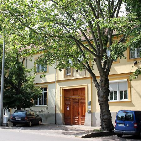 Veva Apartman - Eger Maganszallashely Εξωτερικό φωτογραφία