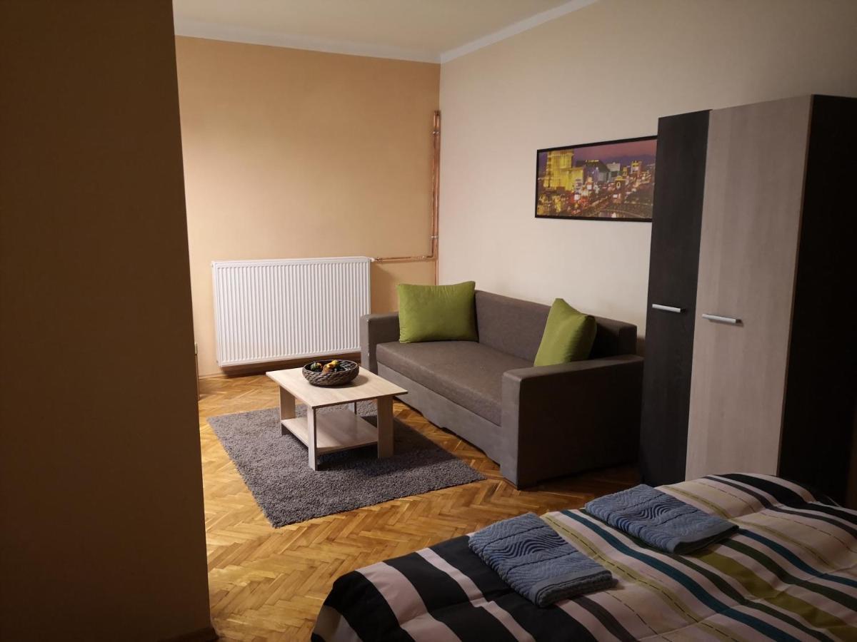 Veva Apartman - Eger Maganszallashely Εξωτερικό φωτογραφία
