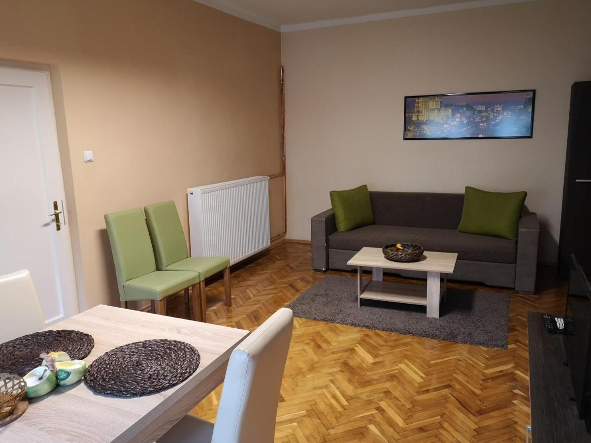 Veva Apartman - Eger Maganszallashely Εξωτερικό φωτογραφία