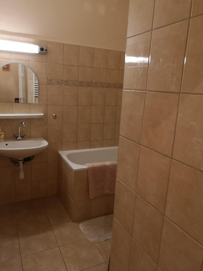 Veva Apartman - Eger Maganszallashely Εξωτερικό φωτογραφία