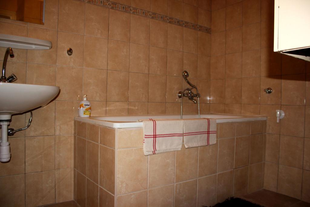 Veva Apartman - Eger Maganszallashely Εξωτερικό φωτογραφία