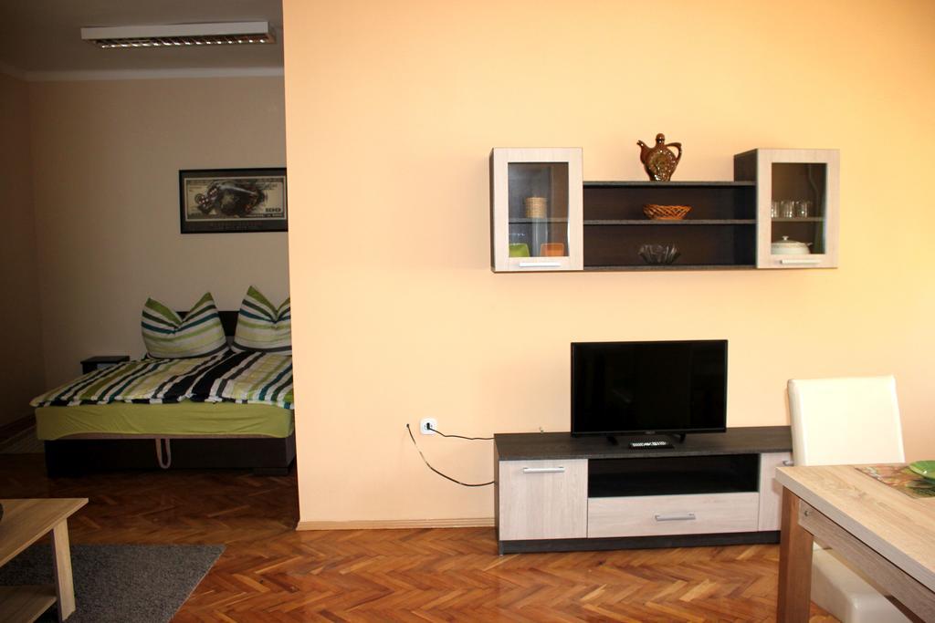 Veva Apartman - Eger Maganszallashely Εξωτερικό φωτογραφία